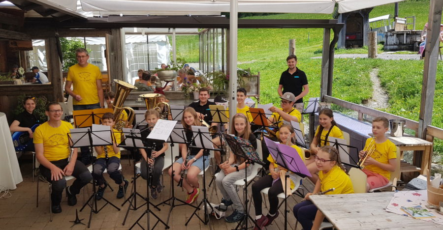 Foto vom Jugendorchester auf der Sattelbergalm 2022
